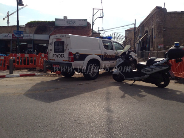  بالصور: إصابة طفيفة لشرطي اثر تعرضه لعملية طعن في مدينة يافا 